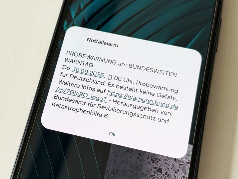 Benachrichtigung auf dem Smartphone zum Bundesweiten Warntag