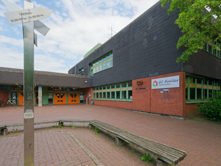 Foto der weiterführenden Schule IGS Bothfeld, Haupteingang