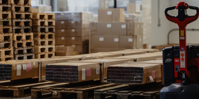Solarmodule auf Paletten