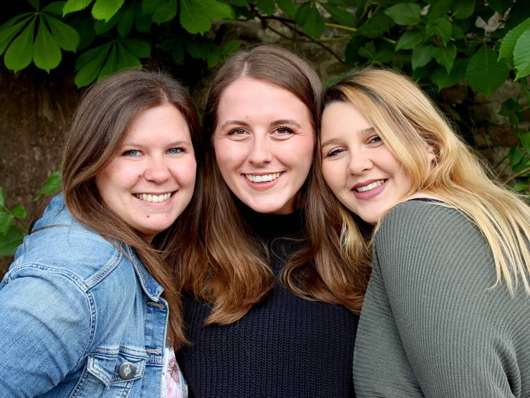 Drei junge Frauen