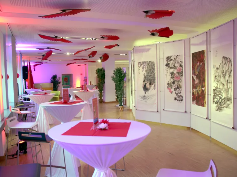 Die Ausstellungsfläche ist fertig und bereit für die Gäste.