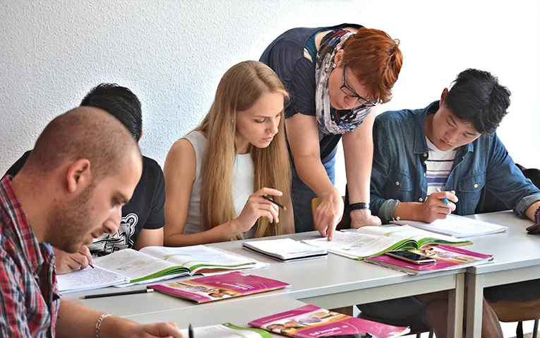 ISK Institut für Sprachen und Kommunikation