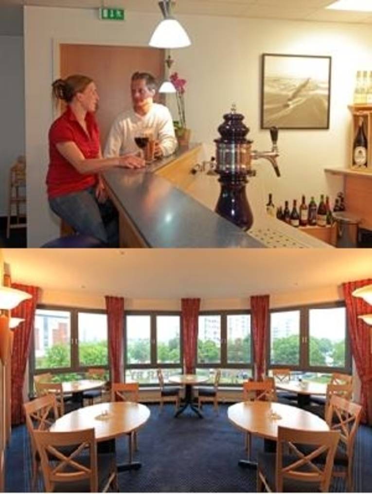 Hotel_NEAR_BY_Bar&Speisezimmer