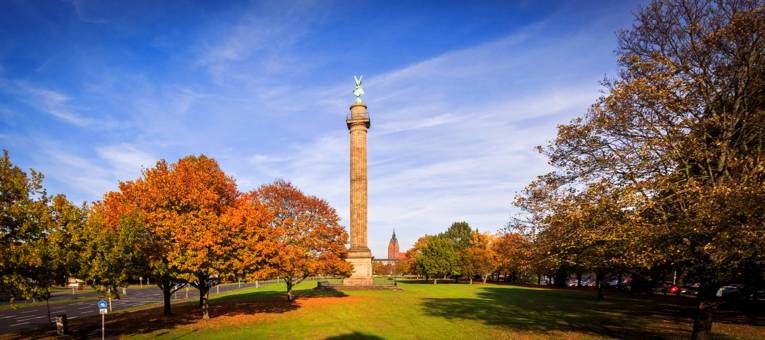 Herbstliche Waterloosäule