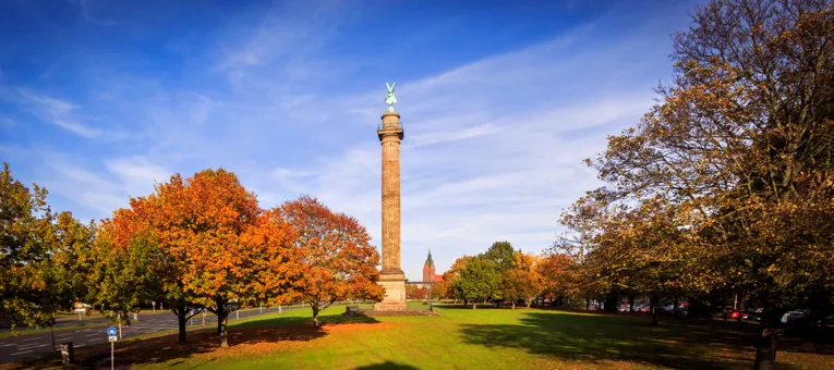 Herbstliche Waterloosäule