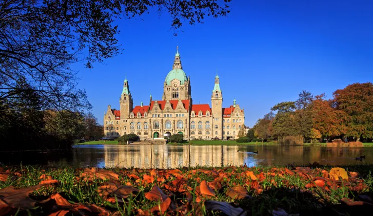 Neues Rathaus im Herbst