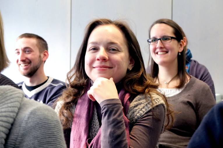 Beim Doktorandentag arbeiten Studierende wie Daniel Samaga, Maria Bychkova und Anna Wolf (v. l.) gemeinsam an ihren Themen. 