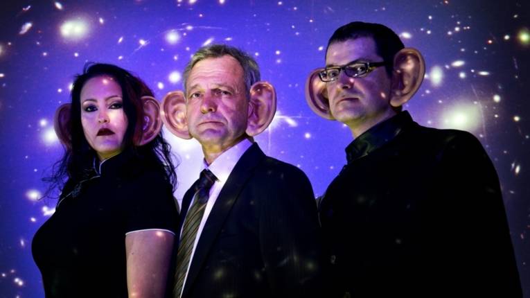 Auf der Suche nach Gravitationswellen lauschen Forscher in den Kosmos. Über das neue Fenster zum Universum, unsere Wahrnehmung des Weltalls & den Versuch, einige Rätsel des Kosmos zu lösen, berichteten Prof. Karsten Danzmann, Prof. Michele Heurs und Dr. Sascha Skorupka bei Herrenhausen Late.