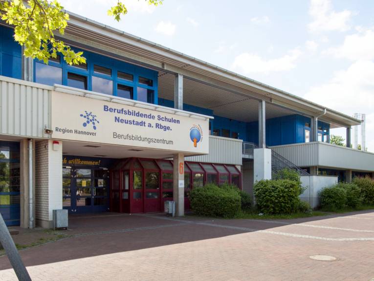 Blick auf das Berufsbildungs-Zentrum der Berufsbildenden Schule Neustadt am Rübenberge.