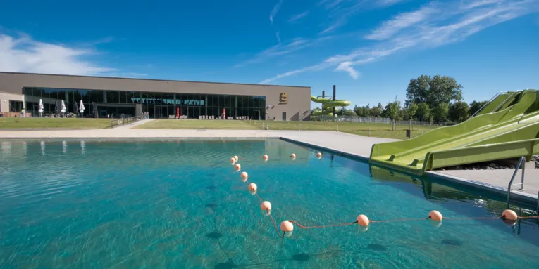 Außenschwimmbecken