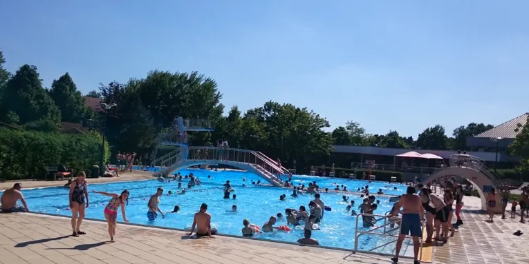 Hallenfreibad Burgdorf, Aussenbecken