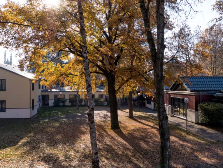 Außenansicht des Jugend- Gäste- und Seminarhauses in Wedemark-Gailhof, Blick in den Innenhof