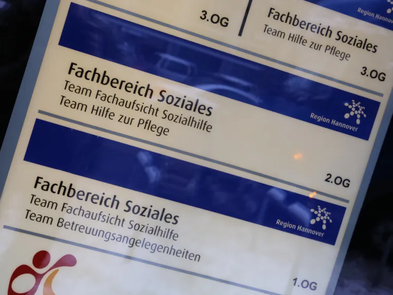 Ausschilderung in einem Gebäude