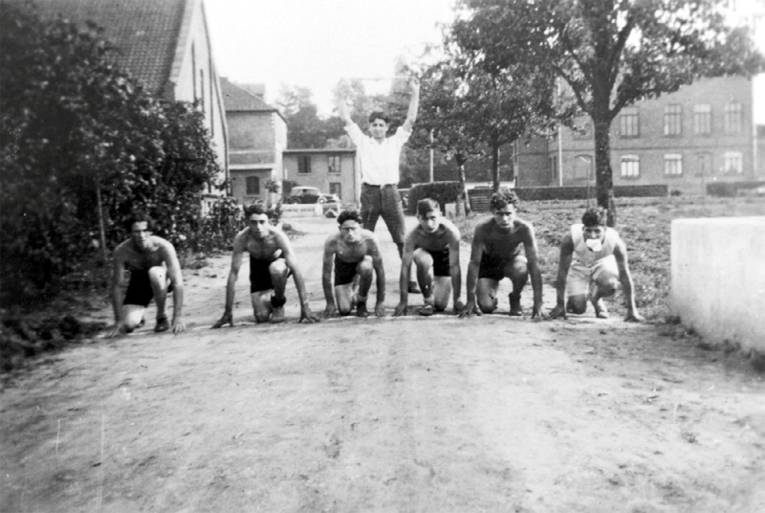 Sport was of great importance: runners in 1931. Left of the path the main barn and the workshop building, to the right the school building 