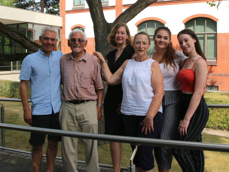 Gruppenfoto mit zwei Männern und vier Frauen.