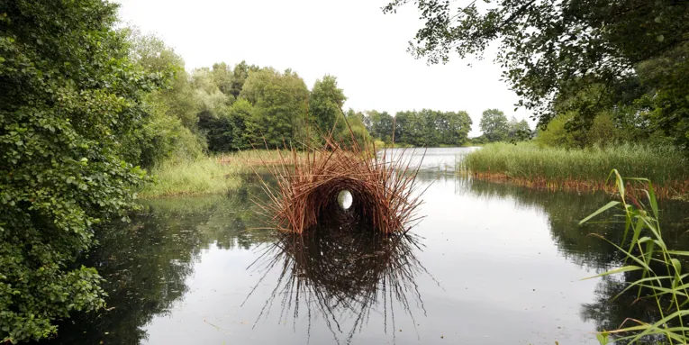 Landschaftskunst in einem Fluss