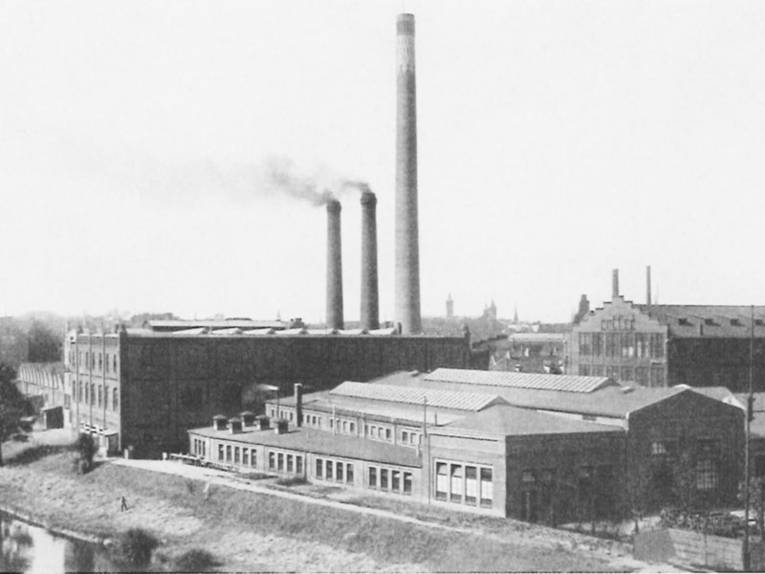 Glocksee um 1915 mit Straßenbahnwerkstätten und Schornsteinen des Kraftwerks