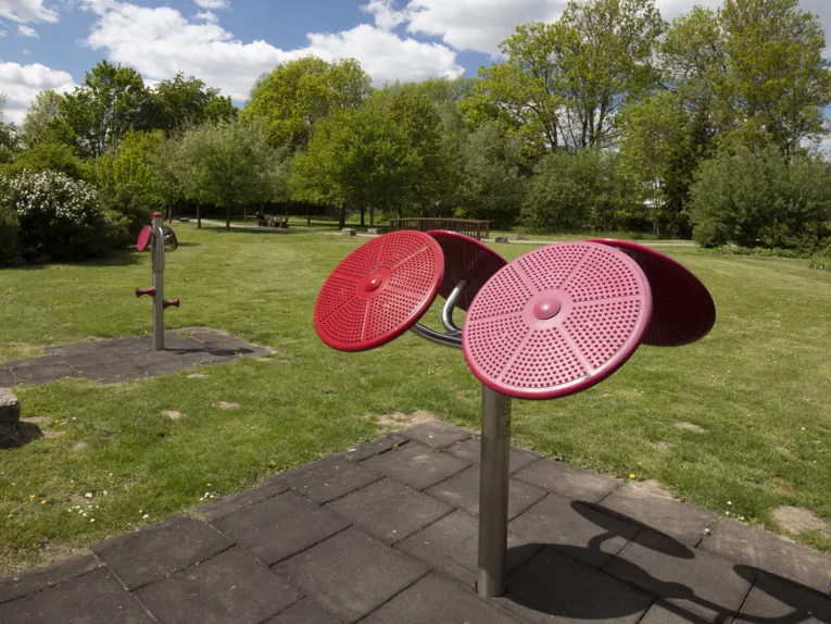 Sportgeräte im Park