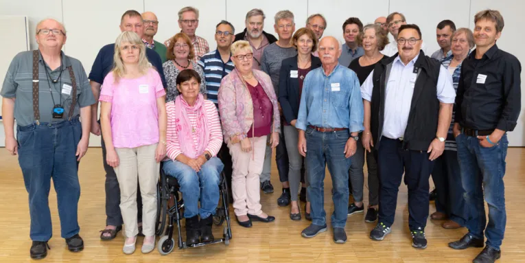 Eine Gruppe von Menschen - der ÖPNV Rat der Region Hannover