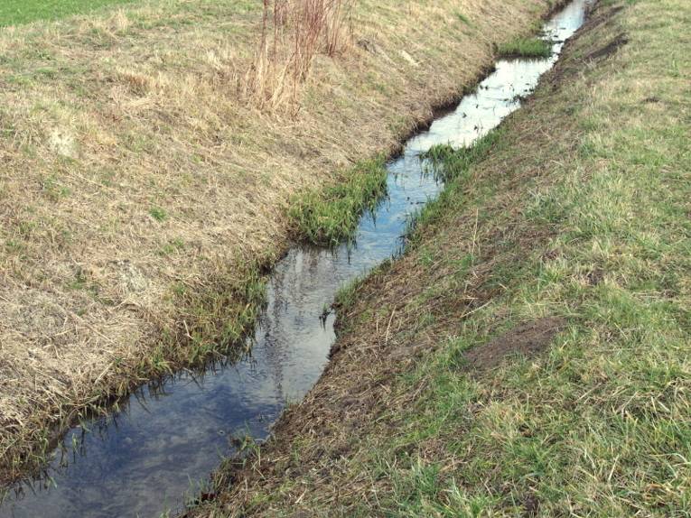 Graben in der Landschaft