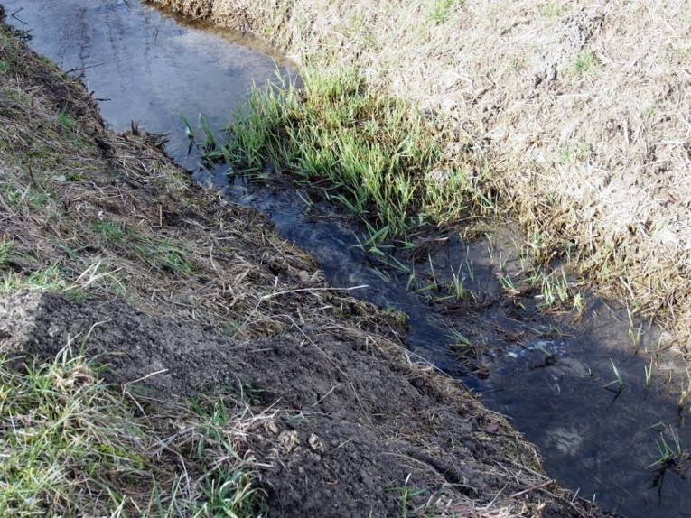 Graben in der Landschaft