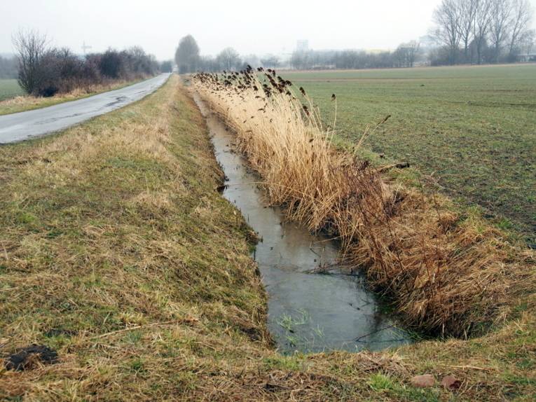 Graben in der Landschaft