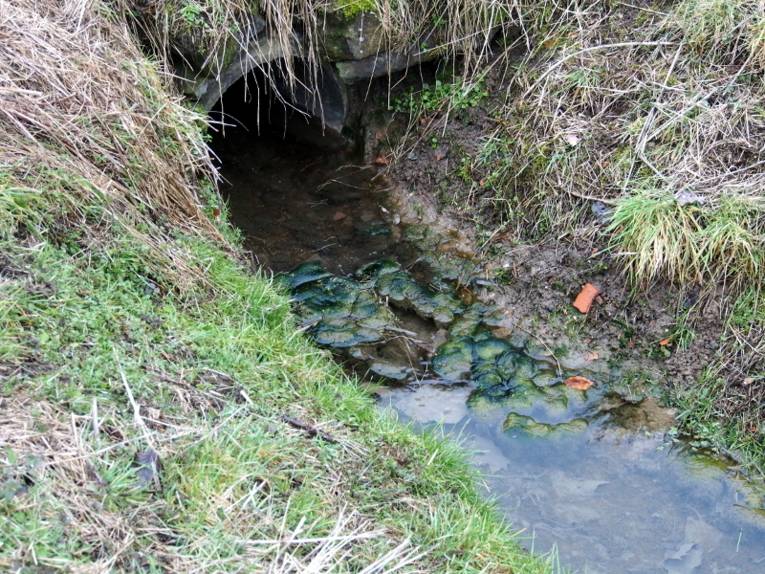 Graben in der Landschaft