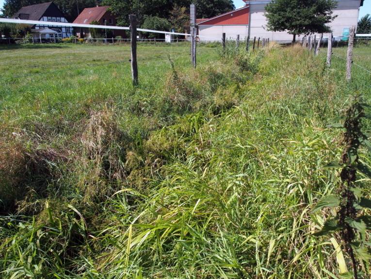 Graben in der Landschaft