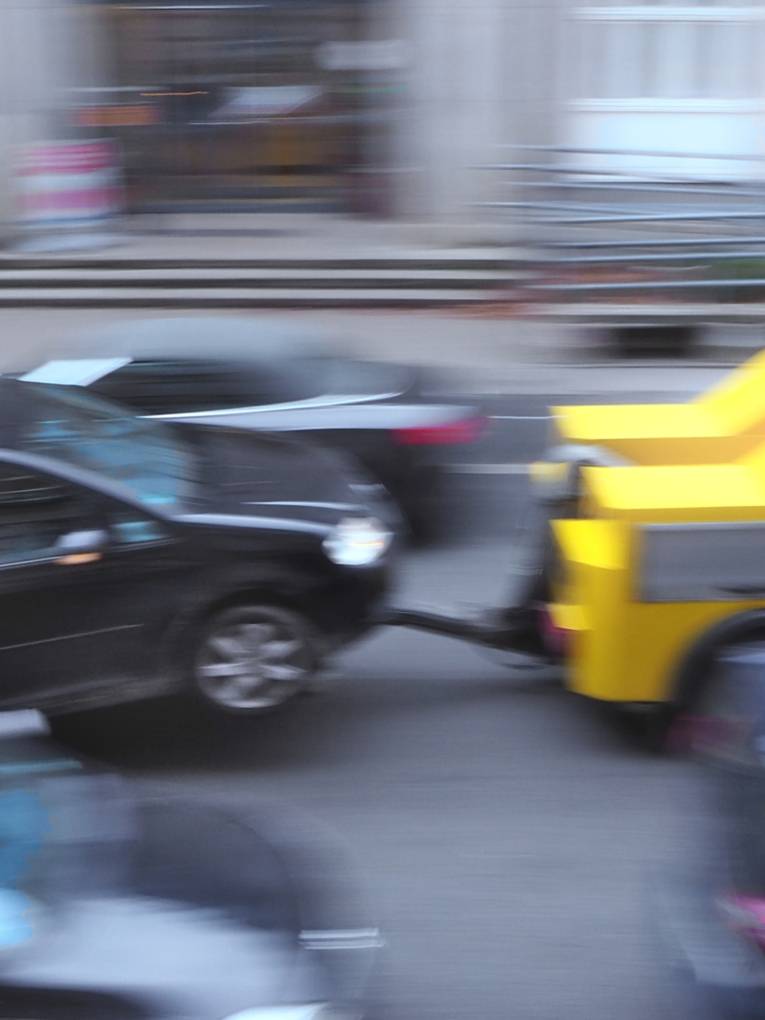 Ein Fahrzeug wird abgeschleppt?