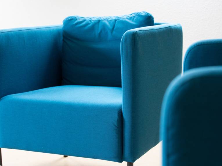 Blaues Sitzmöbel