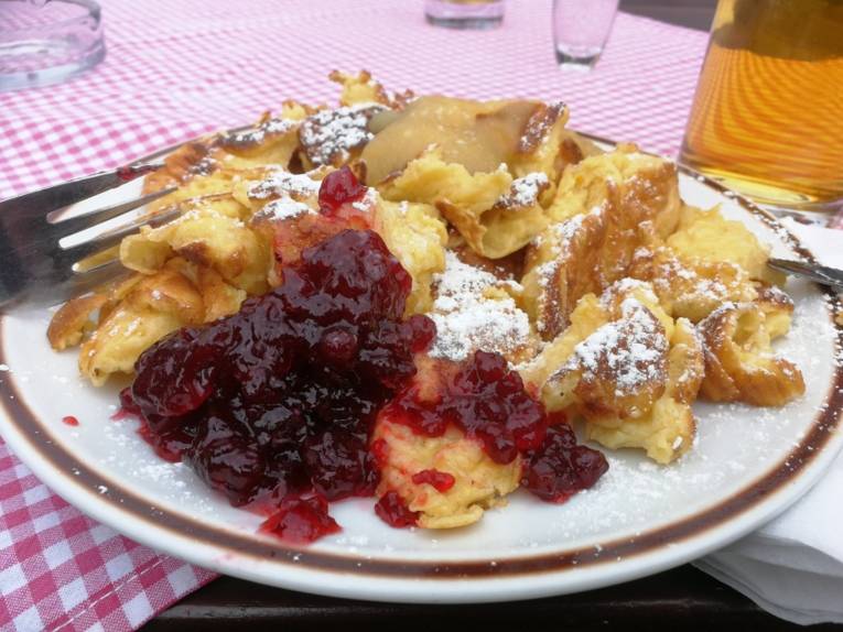 Teller mit Mehlspeise