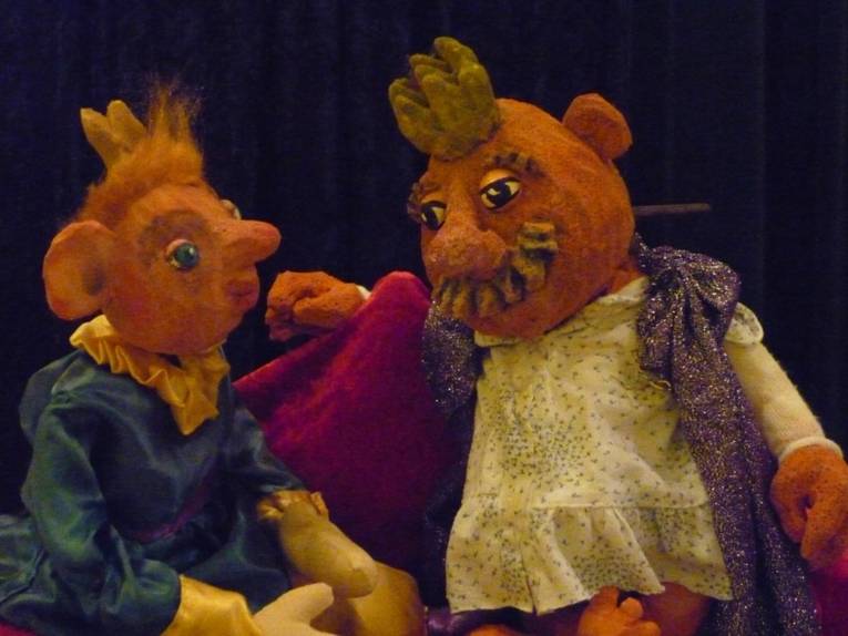 Eine Szene aus dem Stück "Die Prinzessin auf der Erbse".