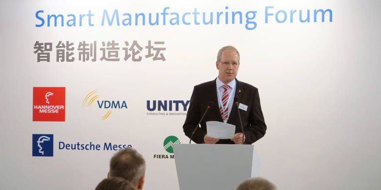 Oberbürgermeister Stefan Schostok als Gastredner des Fachforums "Smart Manufacturing"