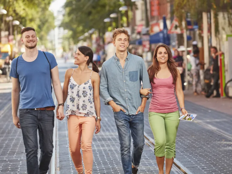 Gruppe auf der Limmerstraße