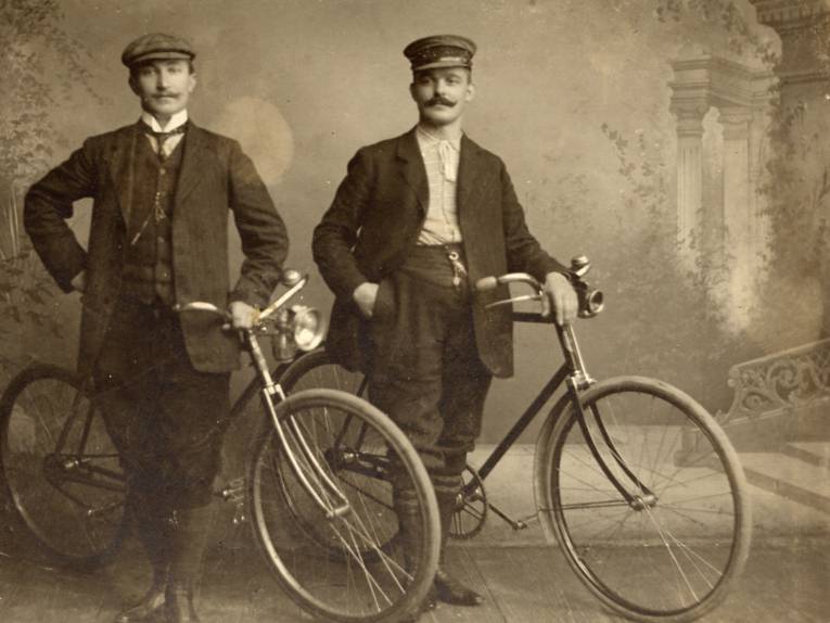 Fahrradfahrer in früheren Zeiten