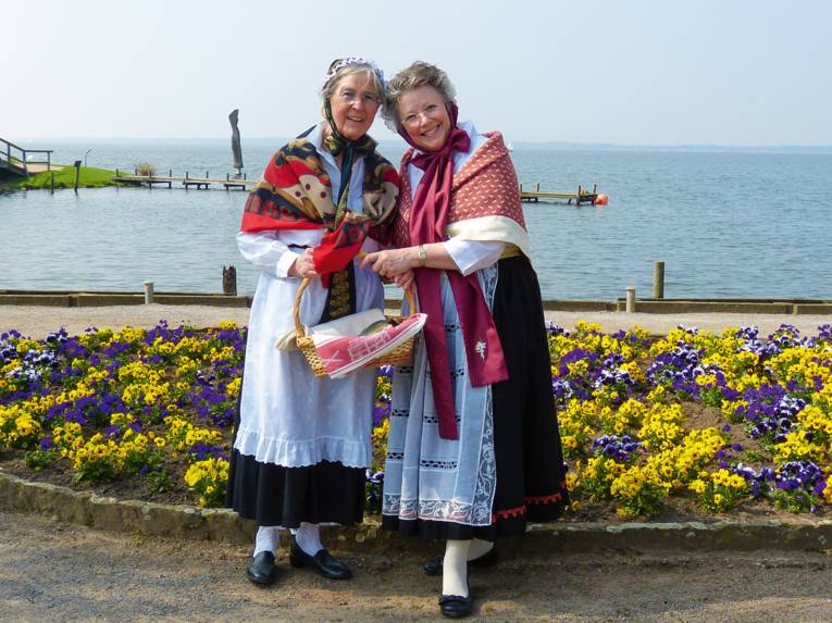 Gästeführerinnen in Tracht