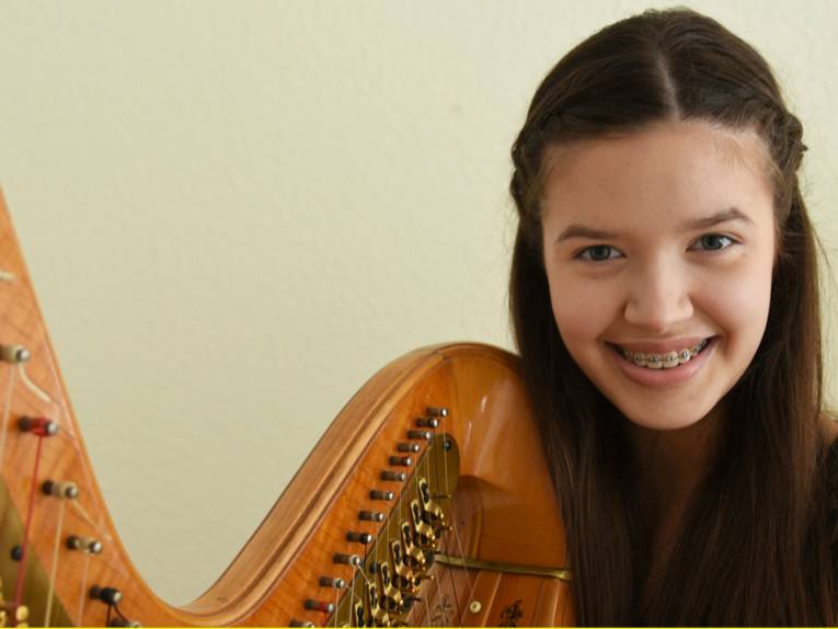 Die Harfenistin Laura Krajewski.