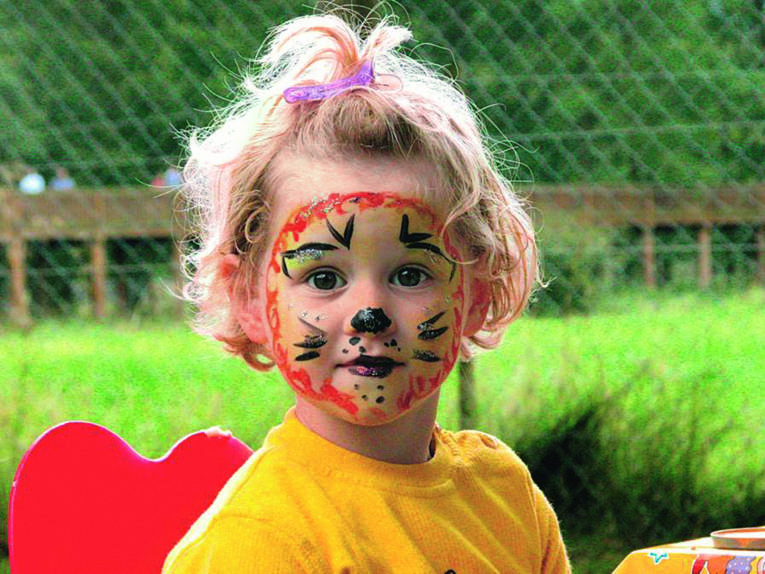 Kinderschminken beim Tiermärchenfest