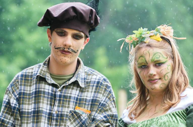 Märchenhafte Figuren im Wisentgehege