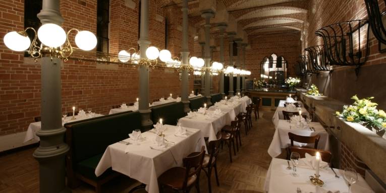 Eingedeckte Tische im Schlossrestaurant Marienburg