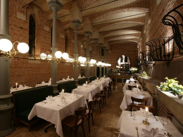 Eingedeckte Tische im Schlossrestaurant Marienburg