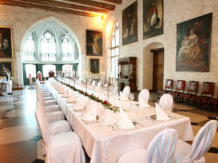 Eingedeckte Tische im Schlossrestaurant Marienburg