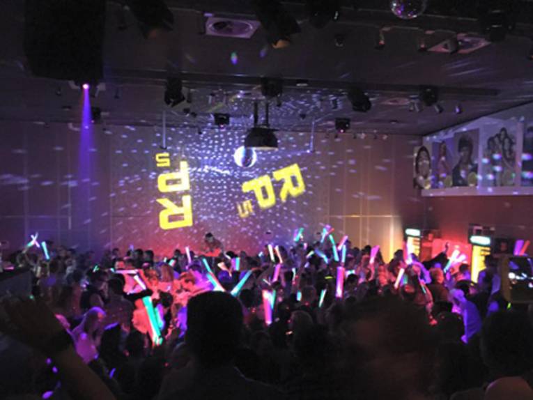 Tanzende Menschen im RP5