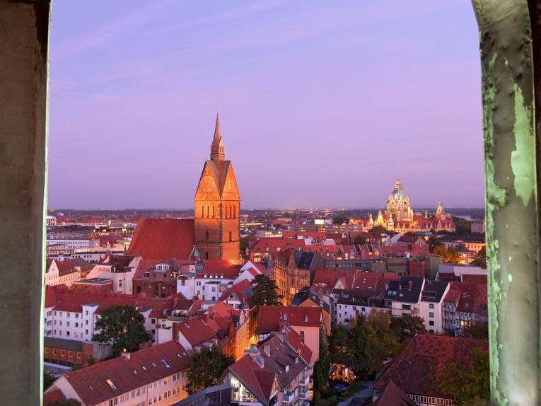 Blick über die Altstadt und das Neue Rathaus