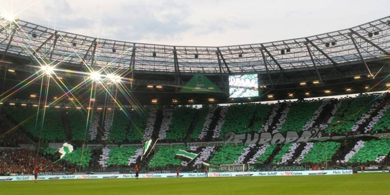 Eine Vogelaufnahme des Fußballstadions von Hannover 96