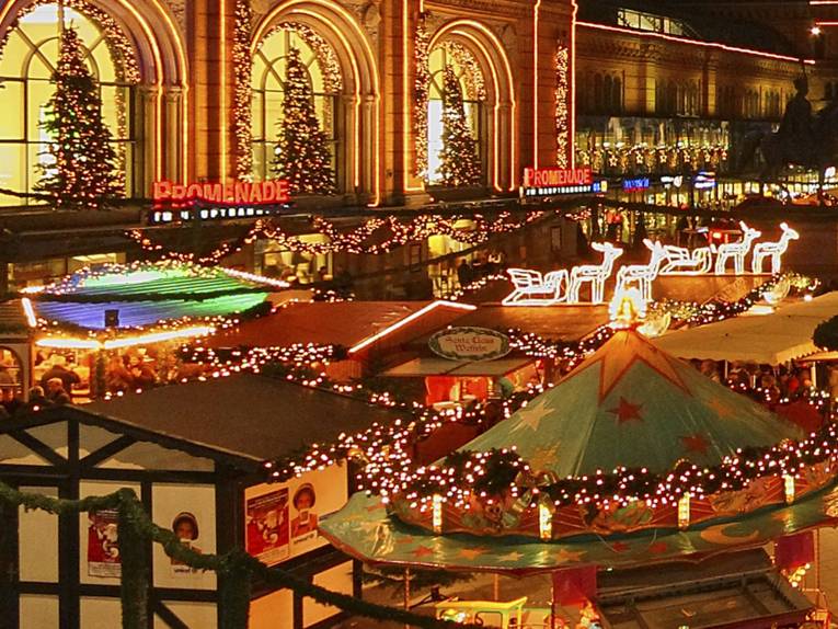 Weihnachtsmarkt vorm Hauptbahnhof