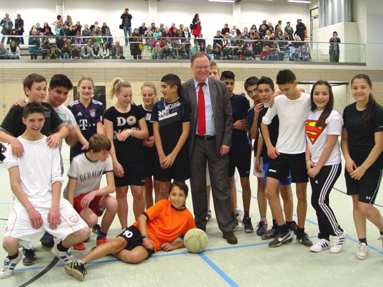 Mensa und Drei-Feld-Sporthalle