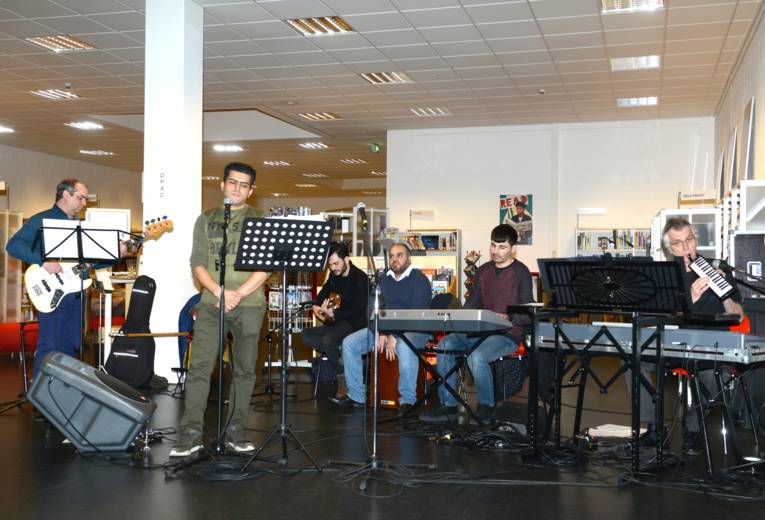 Für Musik sorgte die Gruppe „Neuland“ mit Beiträgen aus Kurdistan und Persien