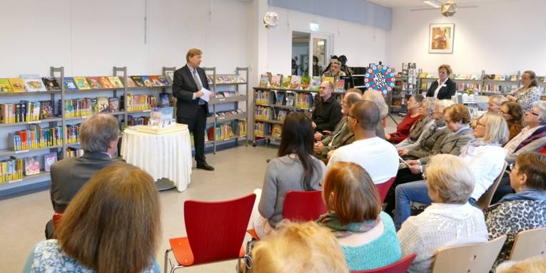 Kleiner Festakt zur Eröffnung der erneuerten und erweiterten Stadtbibliothek Vahrenheide