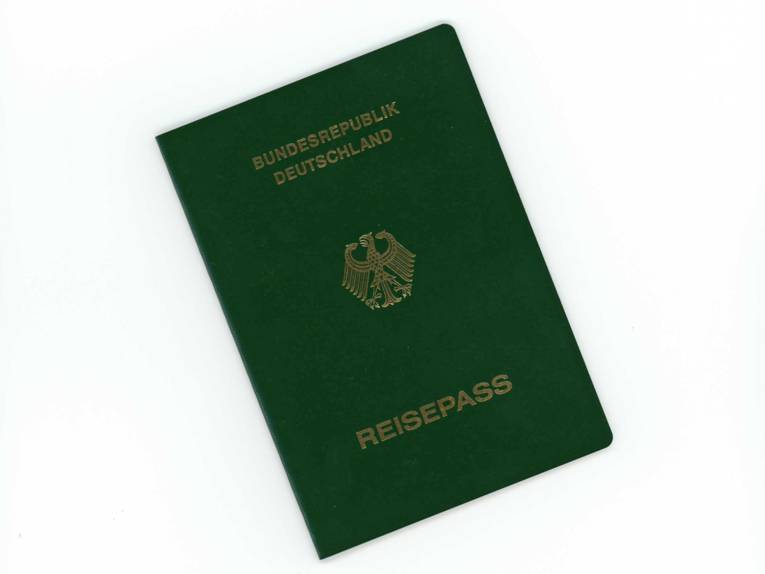 Der vorläufige Reisepass hat einen grünen Einband.